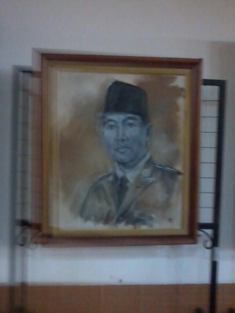 Isi Dari Perpustakaan di Area Makam Presiden Ir. Soekarno Serta Rumah Beliau&#91;Pict&#93;