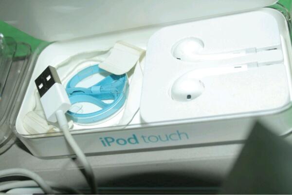 IPOD TOUCH 5 32GB NO DENT NO HARGA BERSAING