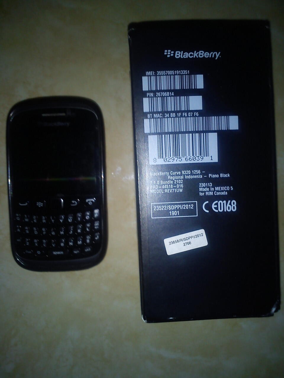 WTS Blackberry Curve 9320 aka Amstrong Kondisi sangat muluss BANDUNG