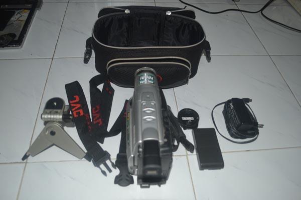 DIJUAL HANDYCAM JADUL JVC GR-SXM201AG MURMER