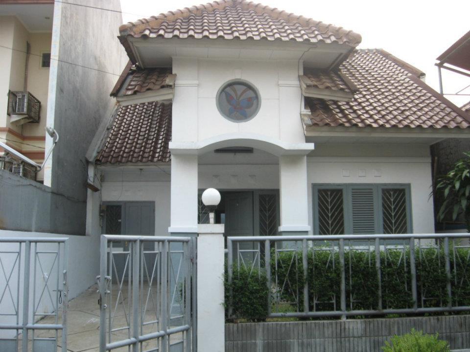 RUMAH POJOK TAMAN LAGUNA CIBUBUR TP