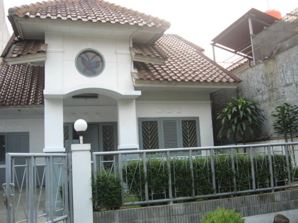 RUMAH POJOK TAMAN LAGUNA CIBUBUR TP