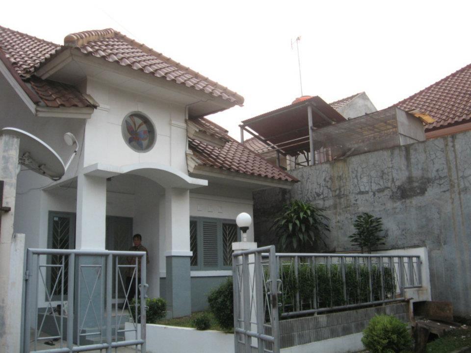 RUMAH POJOK TAMAN LAGUNA CIBUBUR TP