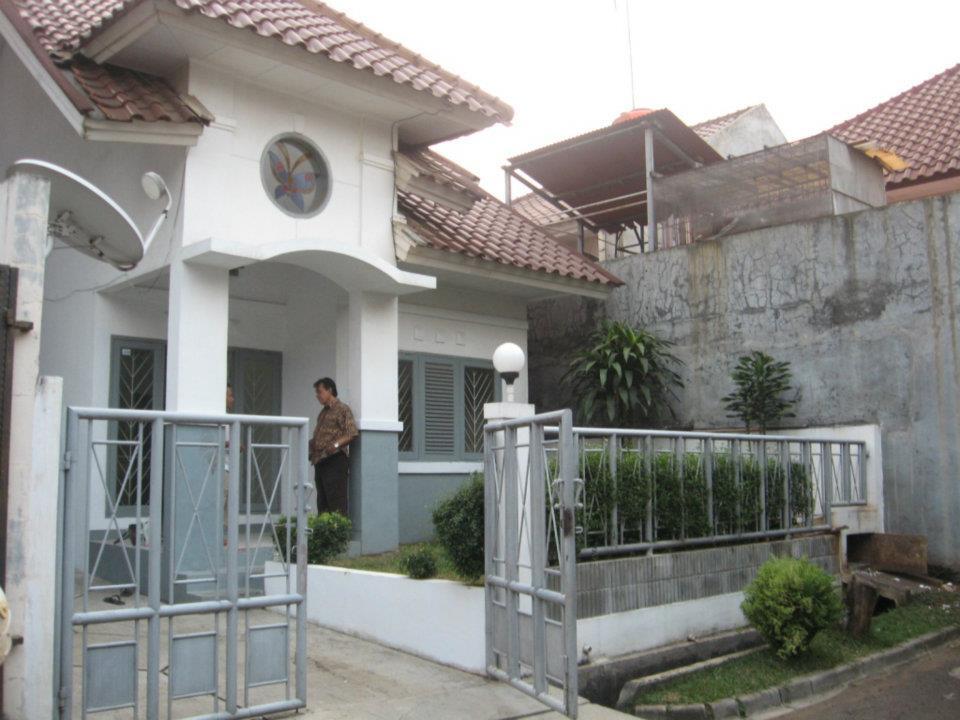 RUMAH POJOK TAMAN LAGUNA CIBUBUR TP