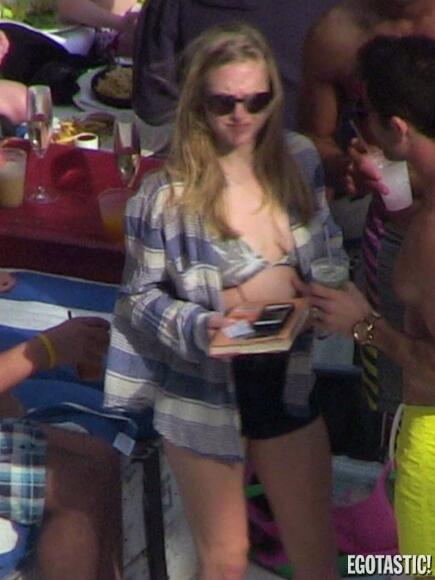 Amanda Seyfried Photos (by Paparazzi666)