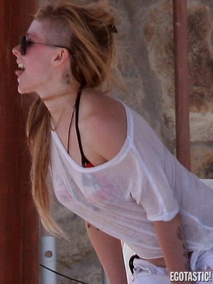 Avril Lavigne Photos (by Paparazzi666)
