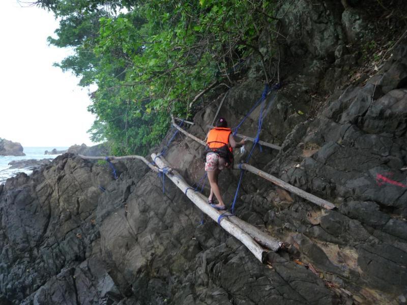 Teluk Kiluan Lampung yang Indah nan Mempesona 