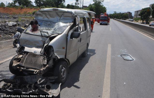 Kepala Wanita Korban Kecelakaan Tembus Kaca Mobil... Selamat (Foto2 DP)