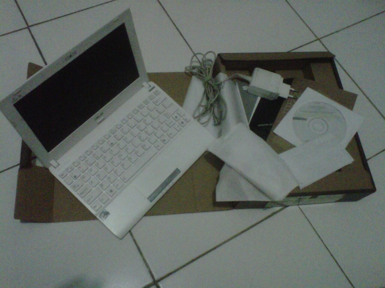jual netbook Asus Eee PC 1025C White N2800 2GB 320GB FULLSET garansi panjang