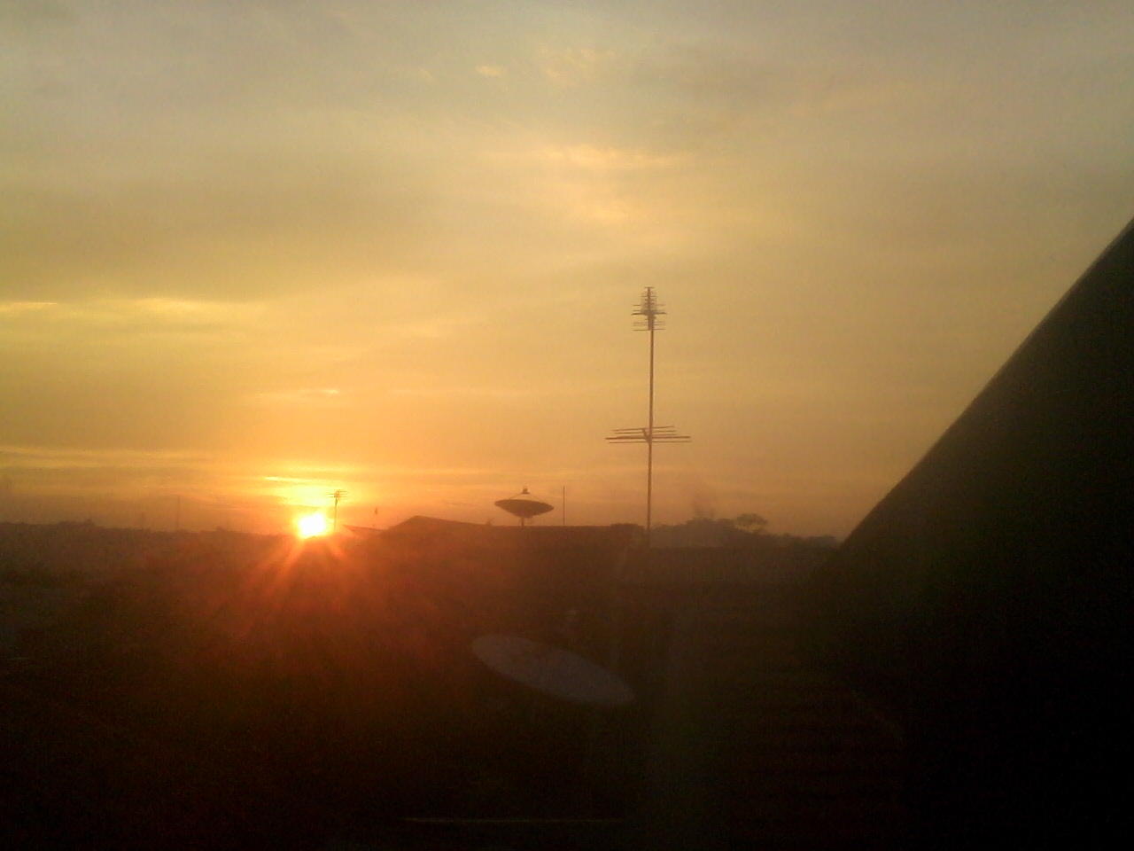 Sunset di samping Kos - kosan