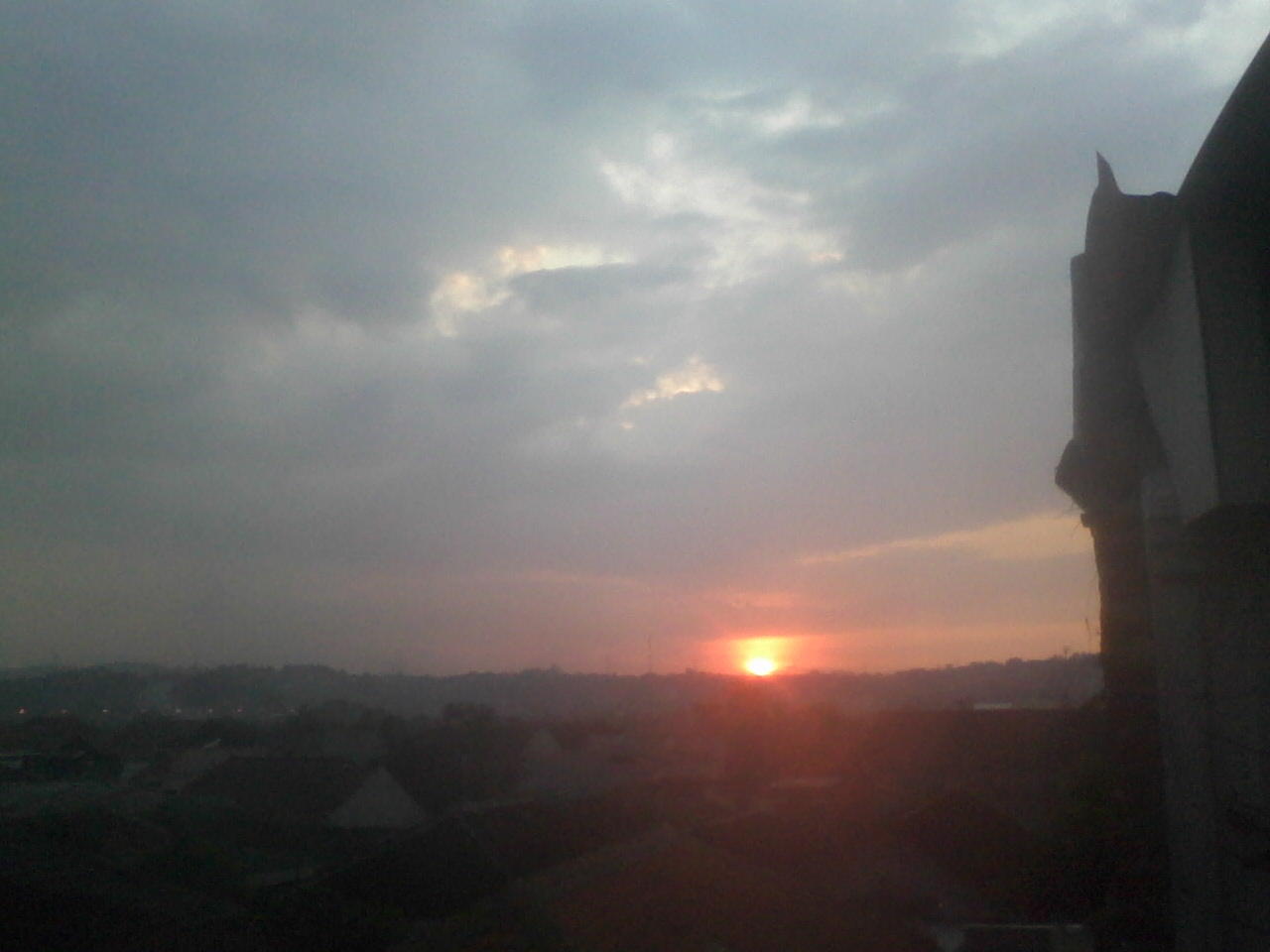 Sunset di samping Kos - kosan