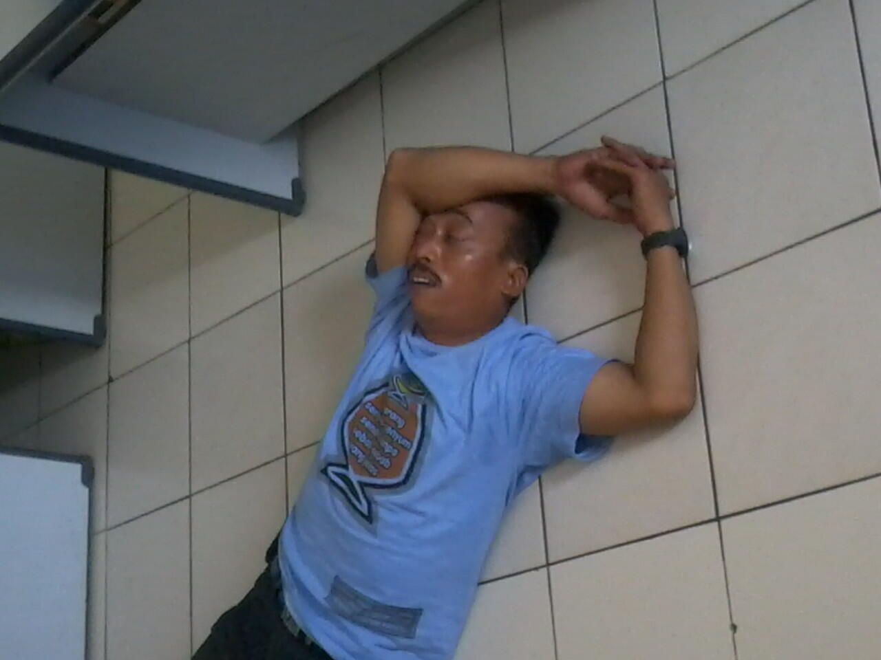 berbagai macam ekspresi dan gaya tidur