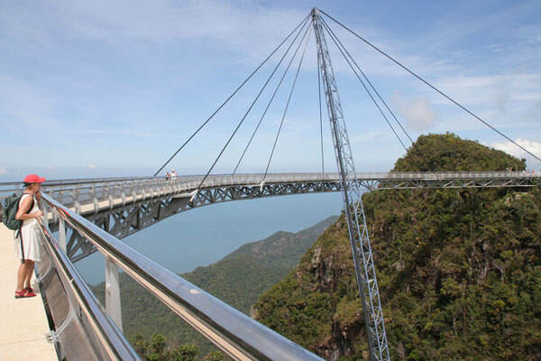 10 jembatan unik dan indah di dunia