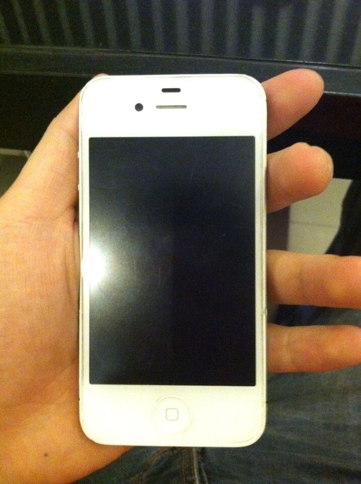 IPHONE 4 32 GB (FU) WHITE SURABAYA HARGANYA.,.,,.MASUK AJA GAN