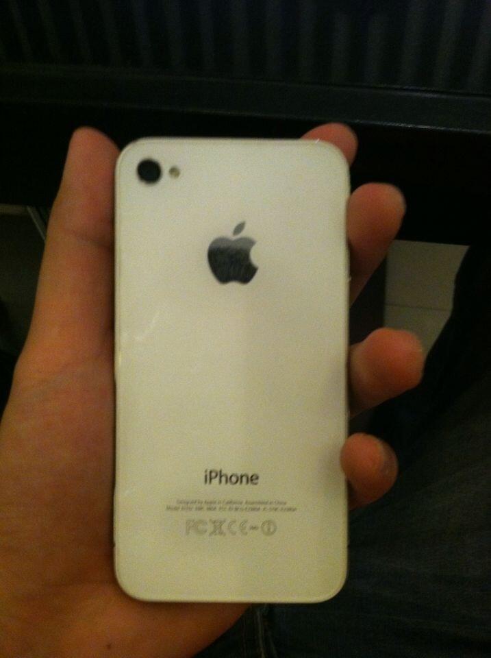 IPHONE 4 32 GB (FU) WHITE SURABAYA HARGANYA.,.,,.MASUK AJA GAN