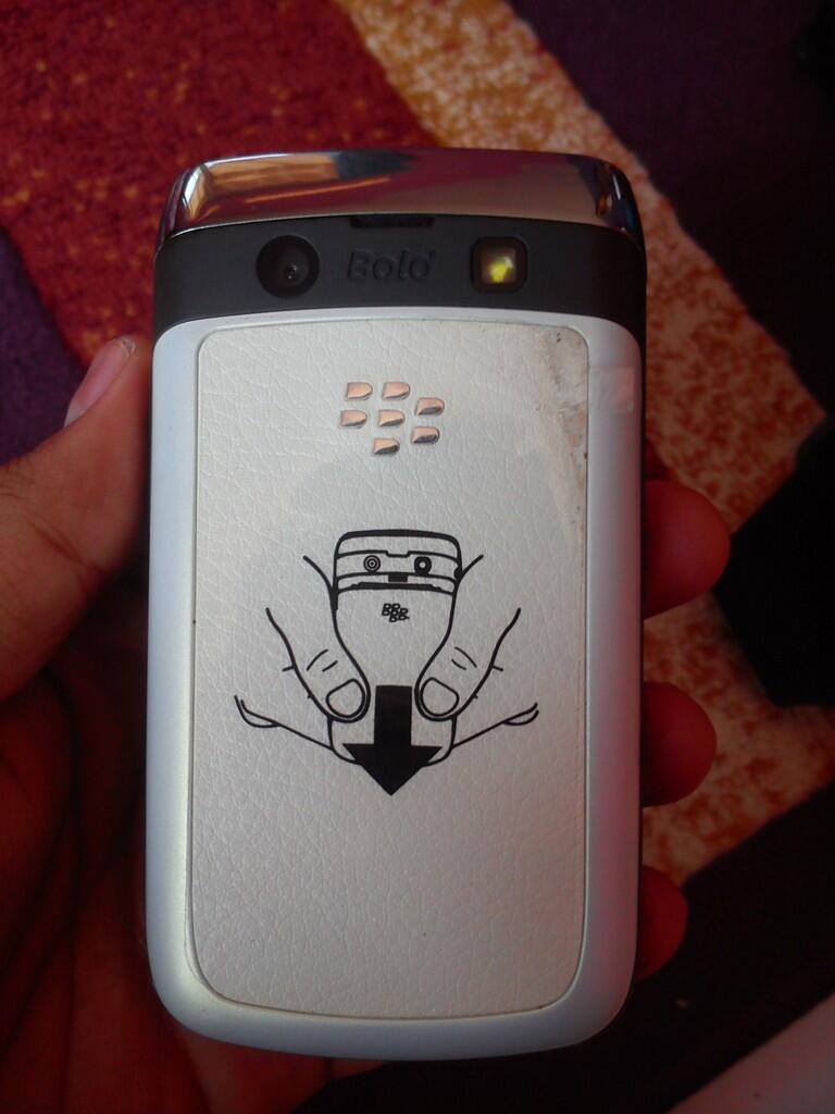 Jual Blackberry Onyx 2 9780 WHITE eks TAM MURAH Bandung