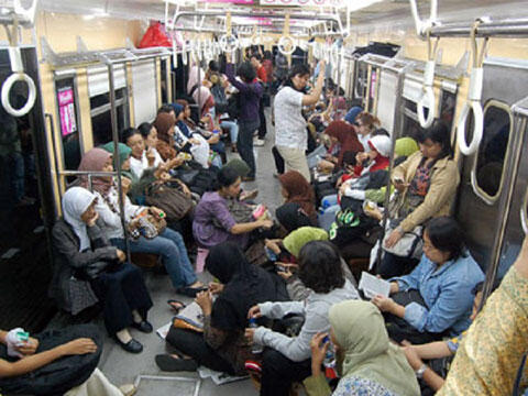 PERBEDAAN GERBONG KRL CL ANTARA SEBELUM DAN SESUDAH TARIF TURUN