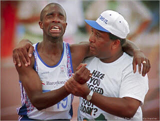 Derek Redmond Dan Ayahnya, Kisah Inspiratif Dari Dunia Atlet!