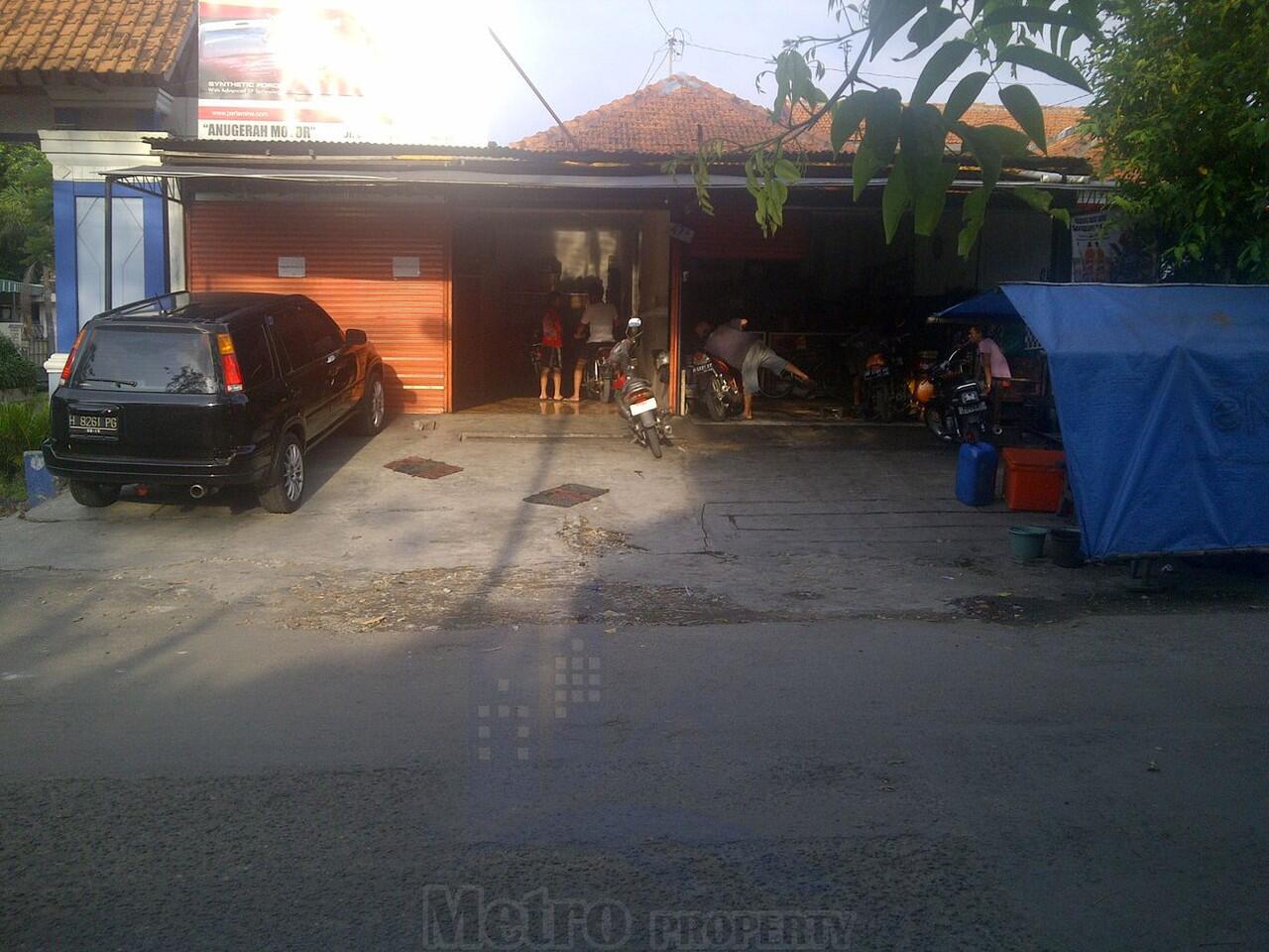 Rumah Strategis Lamongan Raya ada Bengkel dan Garasi
