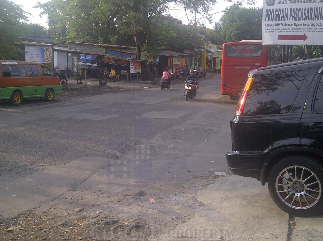 Rumah Strategis Lamongan Raya ada Bengkel dan Garasi
