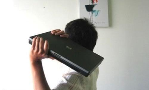 Laptop Pun Bisa Dijadikan Alat serba guna gan ( ngakak abis )