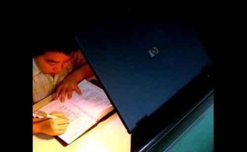 Laptop Pun Bisa Dijadikan Alat serba guna gan ( ngakak abis )
