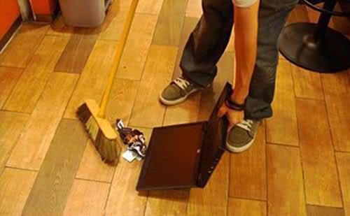 Laptop Pun Bisa Dijadikan Alat serba guna gan ( ngakak abis )