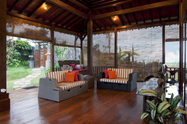 Disewakan - Villa Keluarga - Modern Joglo with Pool di Batu - Jatim