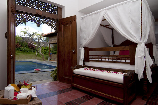 Disewakan - Villa Keluarga - Modern Joglo with Pool di Batu - Jatim