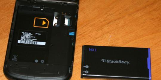 Haruskah melepas baterai untuk reset smartphone BlackBerry?