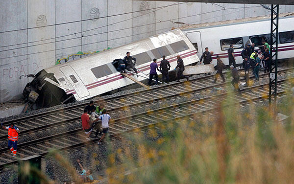 Kecelakaan kereta di Spanyol tewaskan puluhan orang