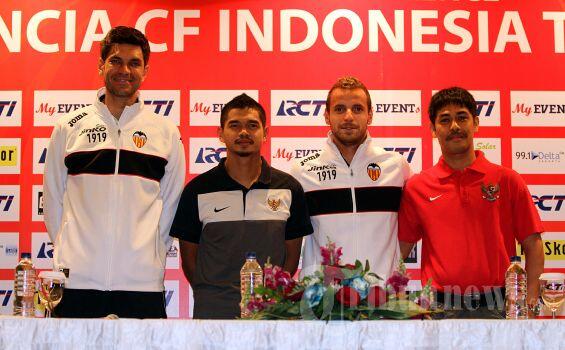 Kumpulan Foto Team Sepakbola/Pemain Dunia Yang Pernah ke Indonesia