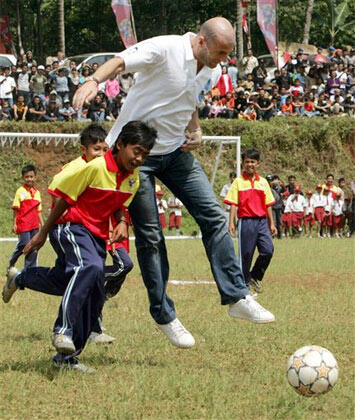 Kumpulan Foto Team Sepakbola/Pemain Dunia Yang Pernah ke Indonesia