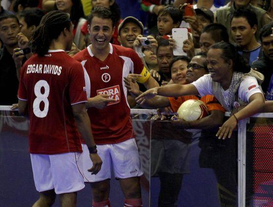 Kumpulan Foto Team Sepakbola/Pemain Dunia Yang Pernah ke Indonesia