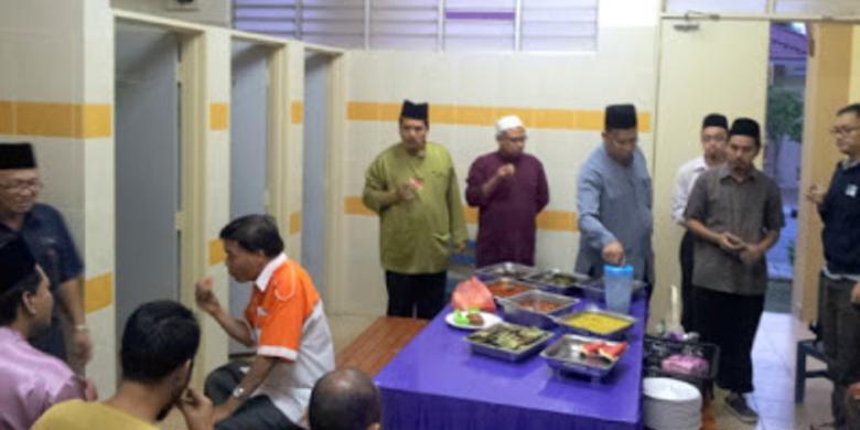 Kabar Siswa Makan di &quot;Toilet&quot; Hebohkan Dunia Maya Malaysia