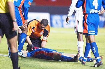 Pemain-Pemain Bola yang Mendadak Meninggal di Lapangan Hijau