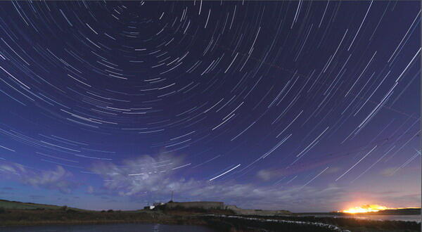 Yuk, Saksikan Meteor Shower Hiasi Langit Malam
