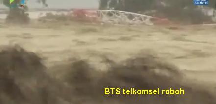 Foto Video saat air 7 meter terjang desa akibat bendungan Wai Ela jebol