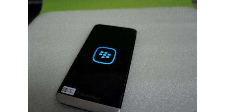 Desain Blackberry A10 Mirip Galaxy S4?