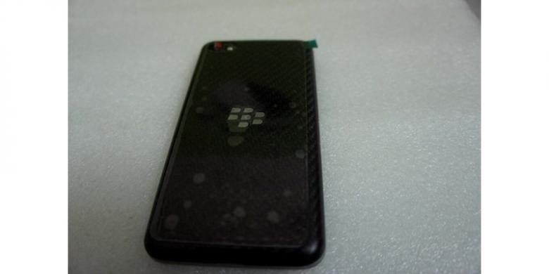 Desain Blackberry A10 Mirip Galaxy S4?
