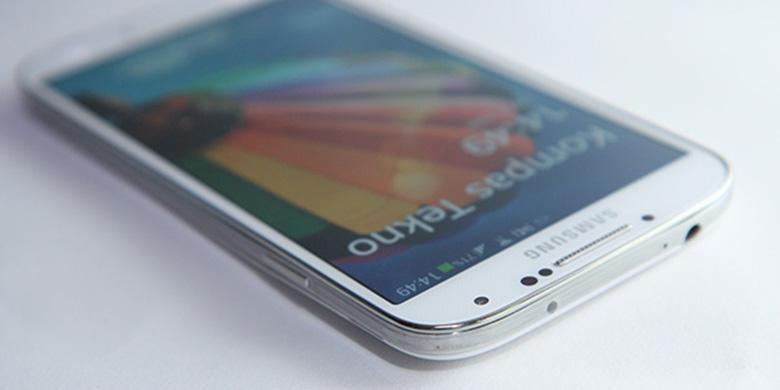 Desain Blackberry A10 Mirip Galaxy S4?