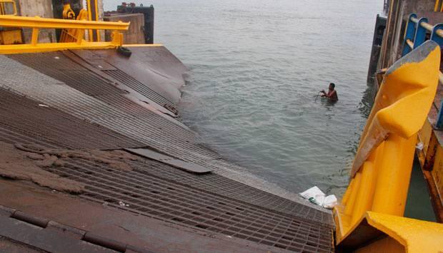 Jelang Arus Mudik Dermaga Merak Ambruk