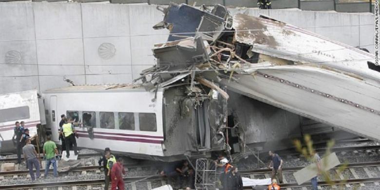 Hot News! Kecelakaan Kereta di Spanyol (Video)