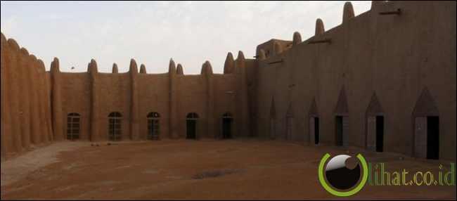 5 Masjid mengesankan yang terbuat dari Lumpur :matabelo: