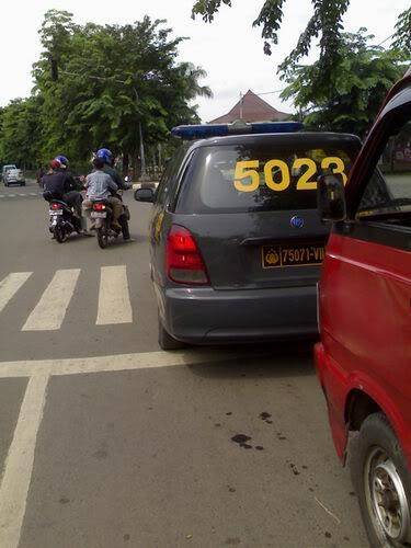 10 Aksi Polantas Menolong Pengguna Jalan