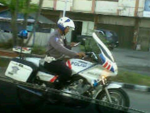 10 Aksi Polantas Menolong Pengguna Jalan