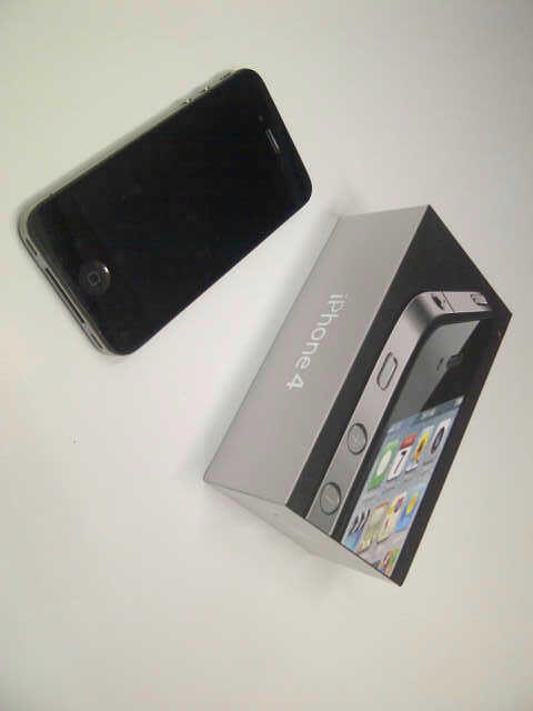 WTS iPhone 4 CDMA 16GB=32GB BLACK=WHITE FULLSET MULUUUUSSS => BANDUNG