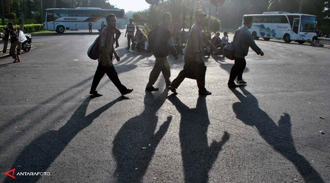 Mana yang Aman: Jalan Sebelah Kiri atau Kanan Saat di Jalanan?