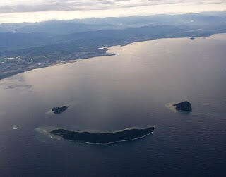 10 bentuk pulau yang unik 