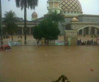 Banjir bandang di daerah ane gan (AMBON) :berdukas